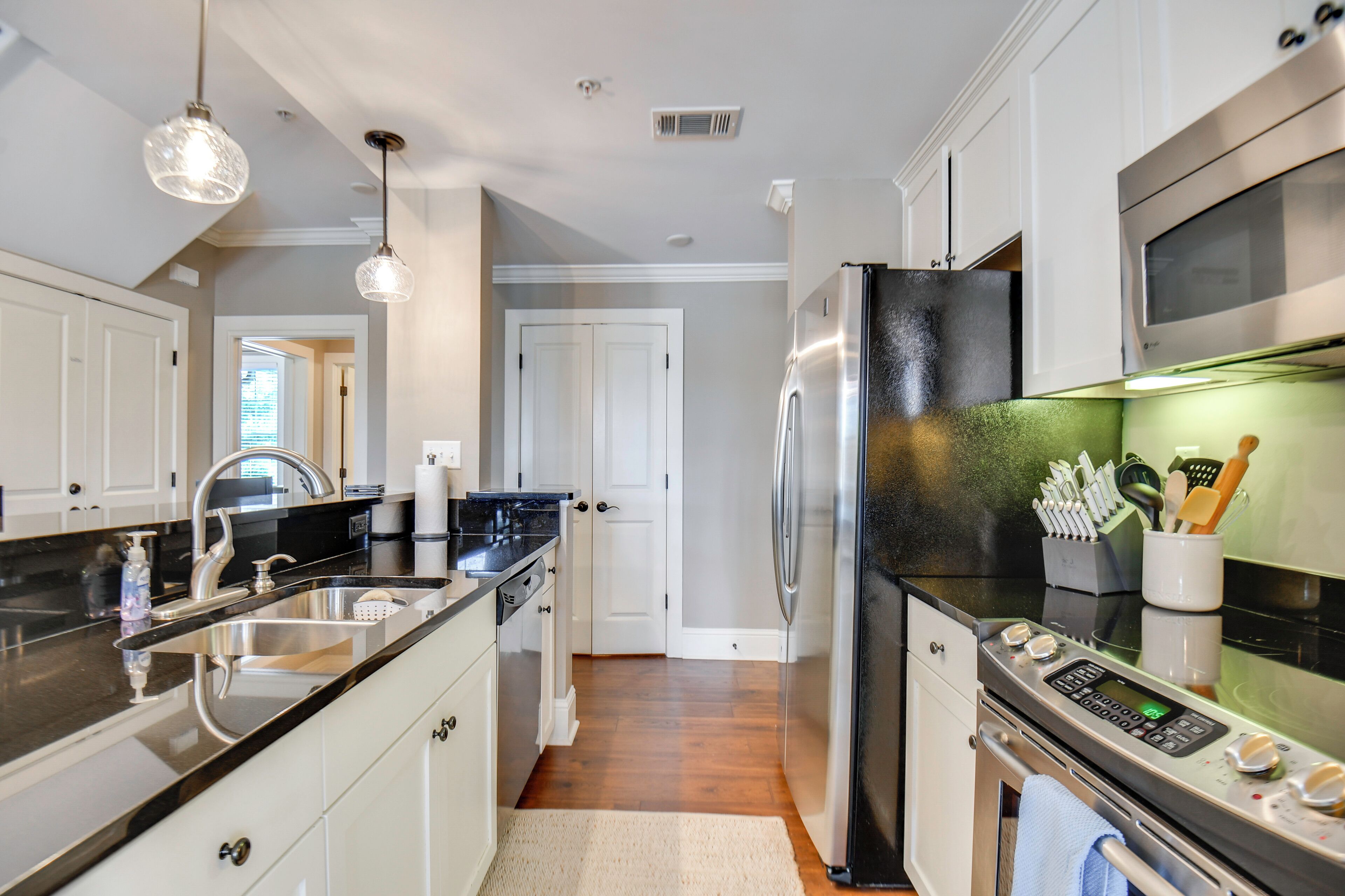Fridge, microwave, stovetop, dishwasher