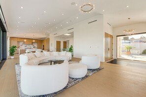 Interior - Ocean View! High-End Extended Palos Verdes Retreat (Palos Verdes Estates)