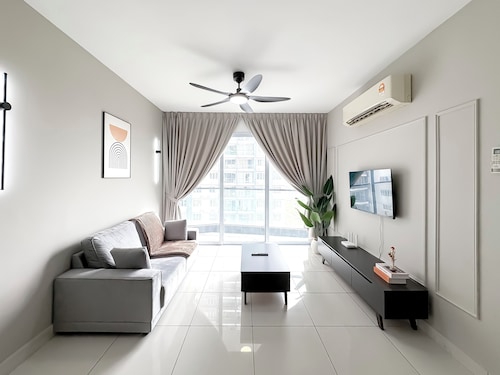 Aurora Residence by Manhattan Group