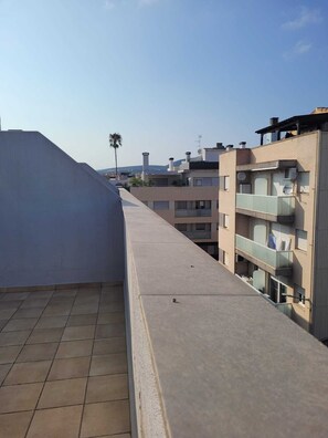 Property grounds - Brand New Duplex with Underground Private Parking: 15-20 minutes to beaches (Ulldecona)
