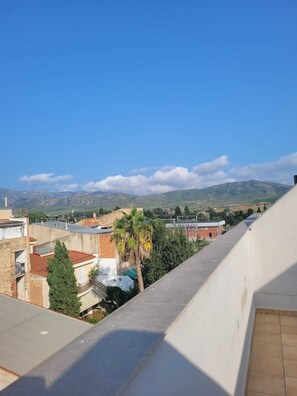 Property grounds - Brand New Duplex with Underground Private Parking: 15-20 minutes to beaches (Ulldecona)