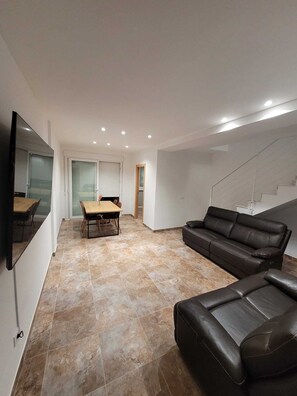 Interior - Brand New Duplex with Underground Private Parking: 15-20 minutes to beaches (Ulldecona)