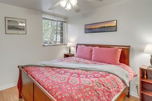2 bedrooms, Internet, bed sheets - Explore the Coconino Forest! Flagstaff Cottage (Flagstaff)