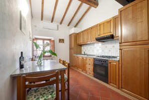 Microwave, dishwasher - Flat With Swimming Pool and air Conditioning (Peccioli)