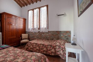 3 bedrooms, individually furnished, iron/ironing board, bed sheets - Nice Apartment With Swimming Pool (Peccioli)