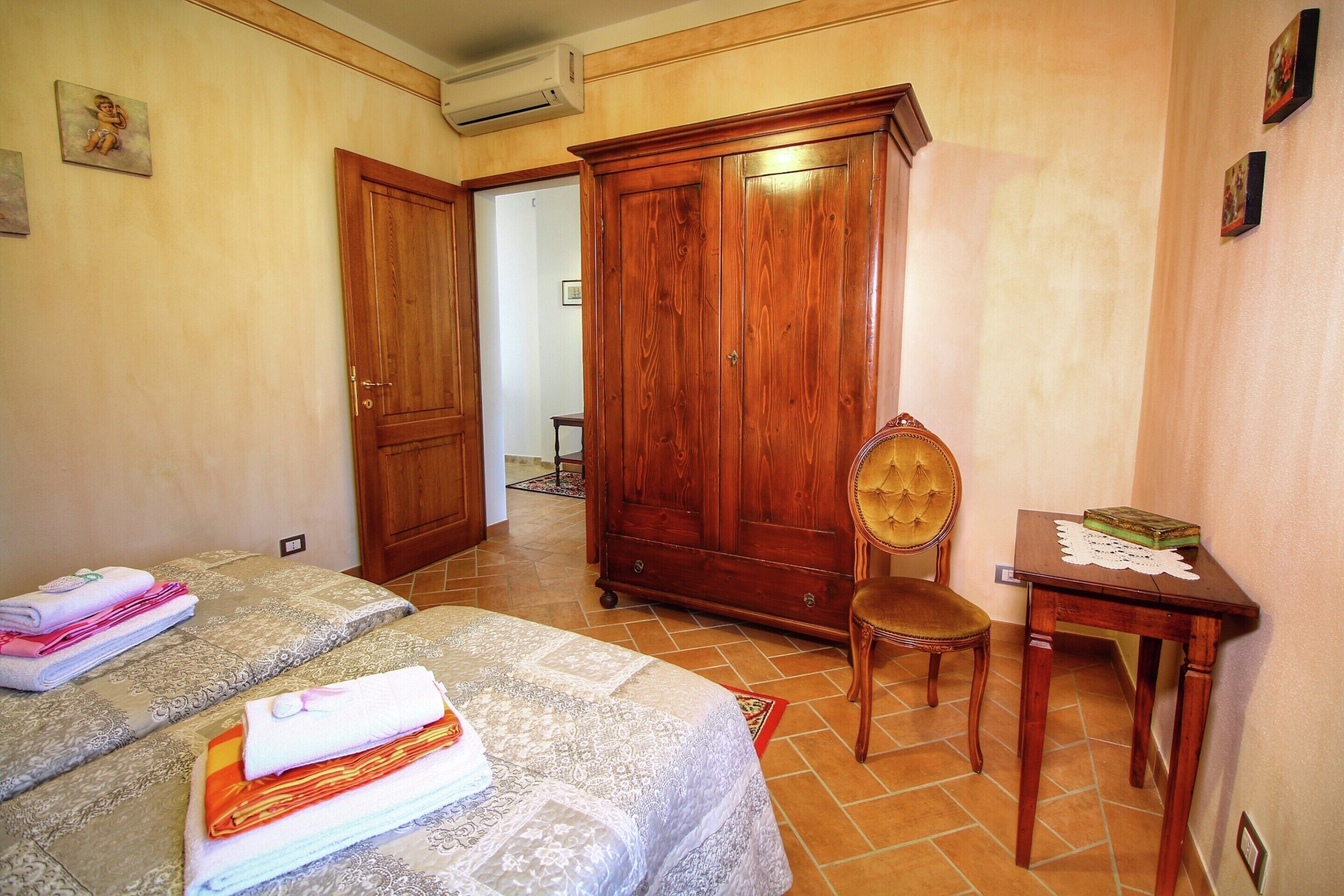 Comfort Cottage, 2 Bedrooms | 8 bedrooms, individually furnished, iron/ironing board, bed sheets