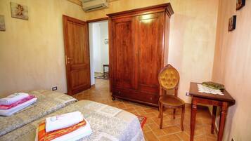 Comfort Cottage, 2 Bedrooms | 8 bedrooms, individually furnished, iron/ironing board, bed sheets