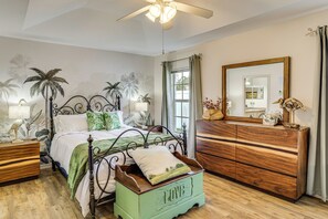 3 bedrooms, desk, iron/ironing board, Internet - ‘Southern Comfort’ in Sebring! Family Home w/ Yard (Sebring)