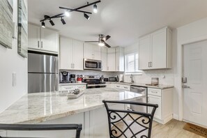 Fridge, microwave, stovetop, dishwasher - Pool Access, 1 Mi to Pier! Pompano Beach Condo (Pompano Beach)