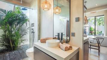 Deluxe Villa, Patio, Garden View | Bathroom | Shower, free toiletries, hair dryer, towels