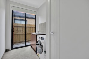Interior - Cosy home in Mount Duneed near Torquay & Geelong. Perfect for family getaway! (Mount Duneed)