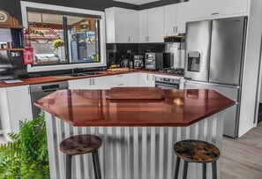Private kitchen - BLUE WREN COASTAL RETREAT (Bermagui)