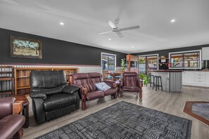 Living area - BLUE WREN COASTAL RETREAT (Bermagui)