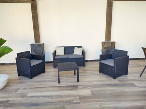 Property grounds - #1 New & modern 2 bed suite with shared pool (Guardia)