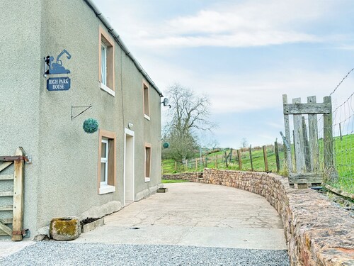 High Park House sleeps six in three bedrooms.