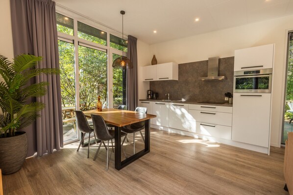 Bungalow | Private kitchen - Drenthe Wellness Lodge for 4 (Ruinen)
