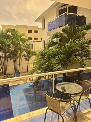 Outdoor dining - Condo neuf avec balcon près de tout à Sosua 206 (Sosúa)