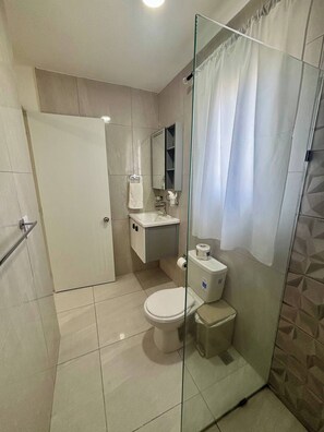 Shower - Condo neuf avec balcon près de tout à Sosua 206 (Sosúa)