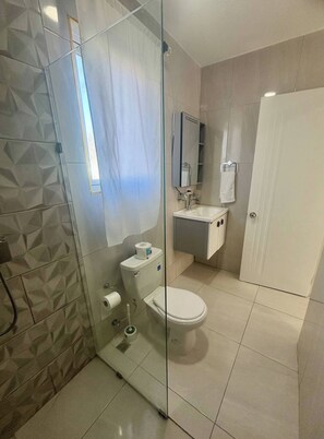 Shower, towels - Condo, neuf, balcon en plein coeur de Sosua 204 (Sosúa)