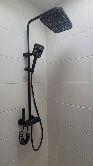 Shower, hair dryer, towels - Comfortable Home in Gated Santo Domingo Community (Santo Domingo)
