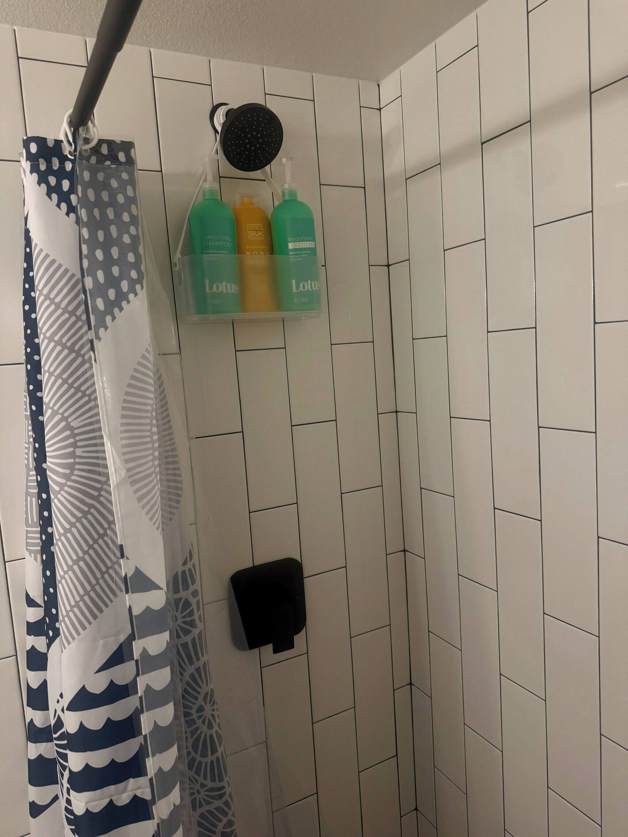 Ducha, secador de pelo, toallas