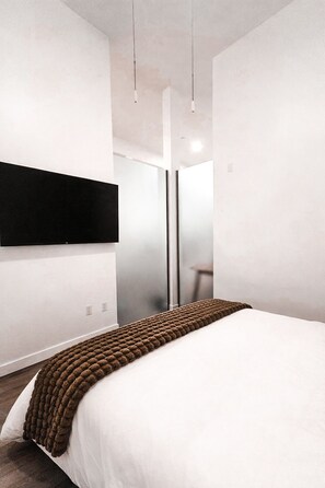 1 bedroom, WiFi, bed sheets - Luxury Downtown Long Beach Hub. Centrally located for every need. (Long Beach)