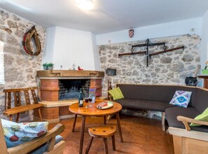 32-Zoll-Flachbildfernseher mit Satellitenempfang