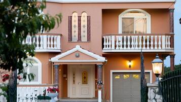 Biệt thự (FourBedroom Villa with private Pool) | Ngoại thất