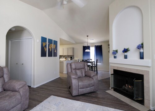 Beautifully decorated - Gated Community