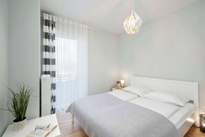 1 bedroom, iron/ironing board, travel cot, WiFi - Cozy Apartment with Garden | Close to the Attractions of Jelenia Gora. (Jelenia Góra)