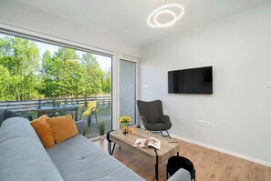Een televisie en een kantoor