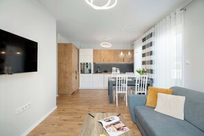 TV, offices - Cozy Apartment with Garden | Close to the Attractions of Jelenia Gora. (Jelenia Góra)