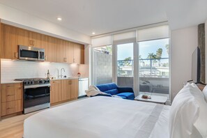 Room - Modern Luxe Retreat + Rooftop Views | Little Italy Locale | Ancora by AvantStay (San Diego)