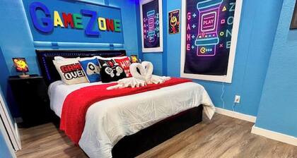 GameZone with PacMa Arcade, WiFi, Free Parking