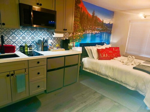 Near Airport, Hospital, MidTown, 58” TV - Apt 150