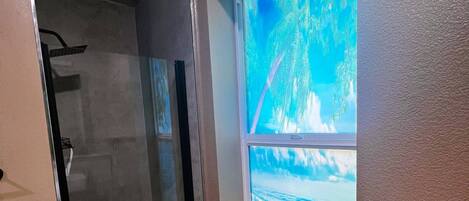 Dusche, Whirlpool, Haartrockner, Handtücher