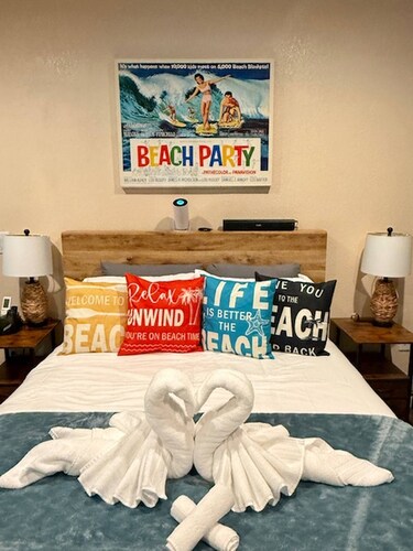 Tropical Spa Studio, Jacuzzi, Kitchen, Sparks