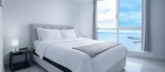 Private Ocean-View Room in Premium Balboa Building