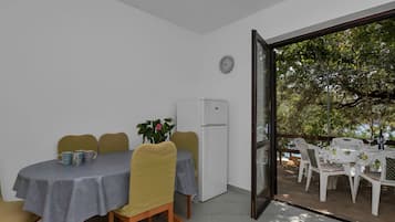 Hus (Three Bedroom Holiday Home with Sea V)