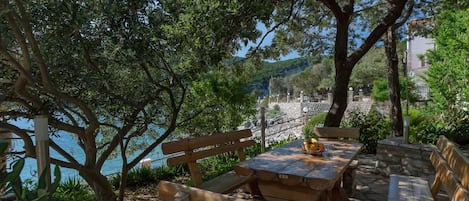 บ้านพัก (Three Bedroom Holiday Home with Sea V) | บริเวณภายนอก