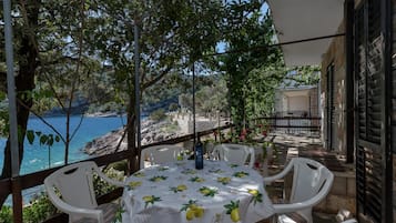 House (Three Bedroom Holiday Home with Sea V) | Terrace/patio