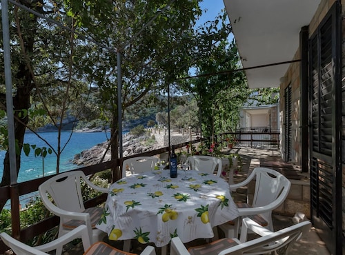 Seaside Retreat- Villa Ruža, Hvar Island