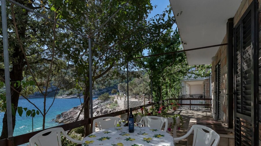 Seaside Retreat- Villa Ruža, Hvar Island