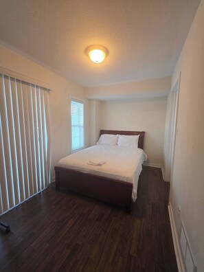 1 bedroom, Internet - Cozy Private Room with En-suite in Central Barrie (Barrie)