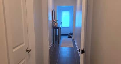 Cozy Private Room with En-suite in Central Barrie