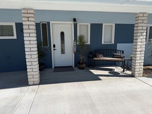 Terrace/patio - Modern Las Vegas Retreat, Spacious 4-bedroom house in a pleasant neighborhood (Las Vegas)