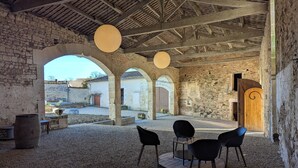 Unclassified image, 2 of 51, button - Gîte Le Brissonneau Charente Swimming pool 4 bedrooms & 4 bathrooms large parking lot (Saint-Saturnin)