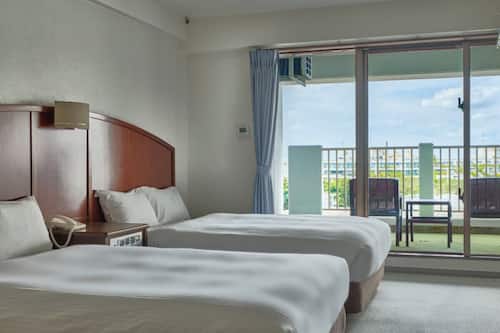 Standard Twin Room, Balcony | Desk, free WiFi
