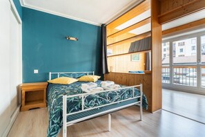 1 habitación, tabla de planchar con plancha, wifi gratis y ropa de cama 