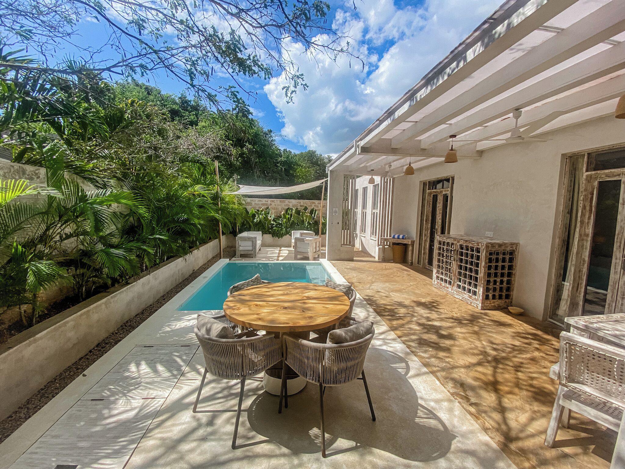 デラックス ヴィラ パティオ プールビュー | 屋外ダイニングエリ ア